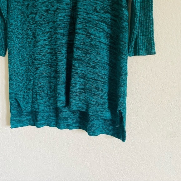 Woman’s highlow vneck sweater top size M green black ribbed sleeves soft stretch - Picture 4 of 8